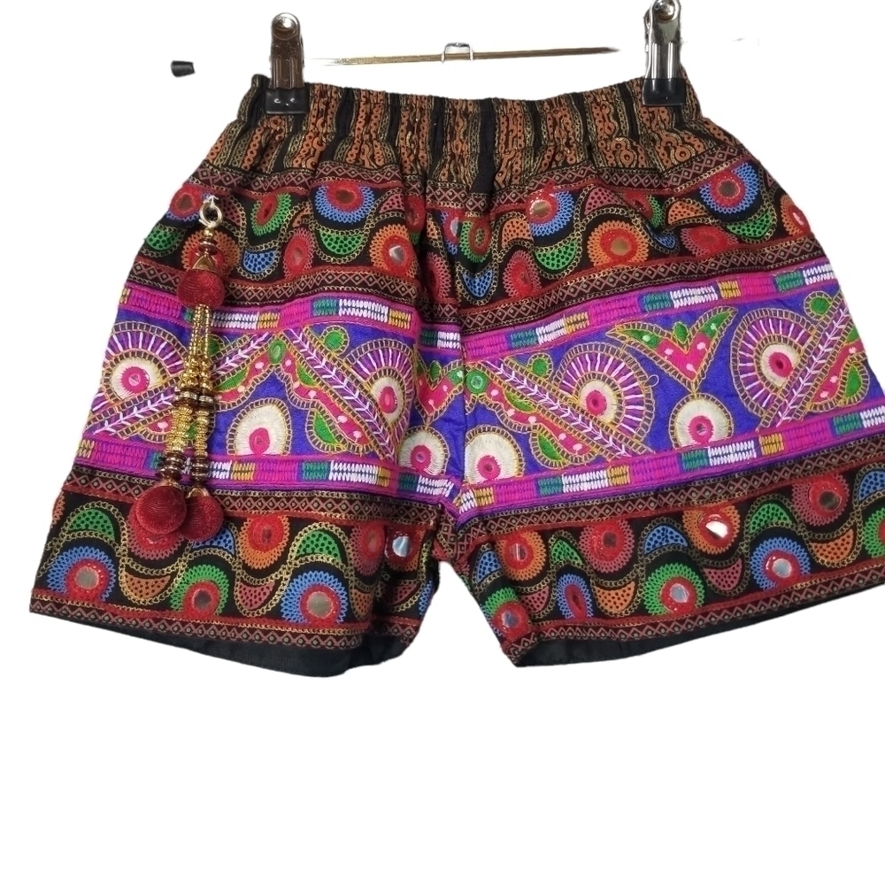 Vtg ethnic embellished boho shorts - Picture 2 of 8